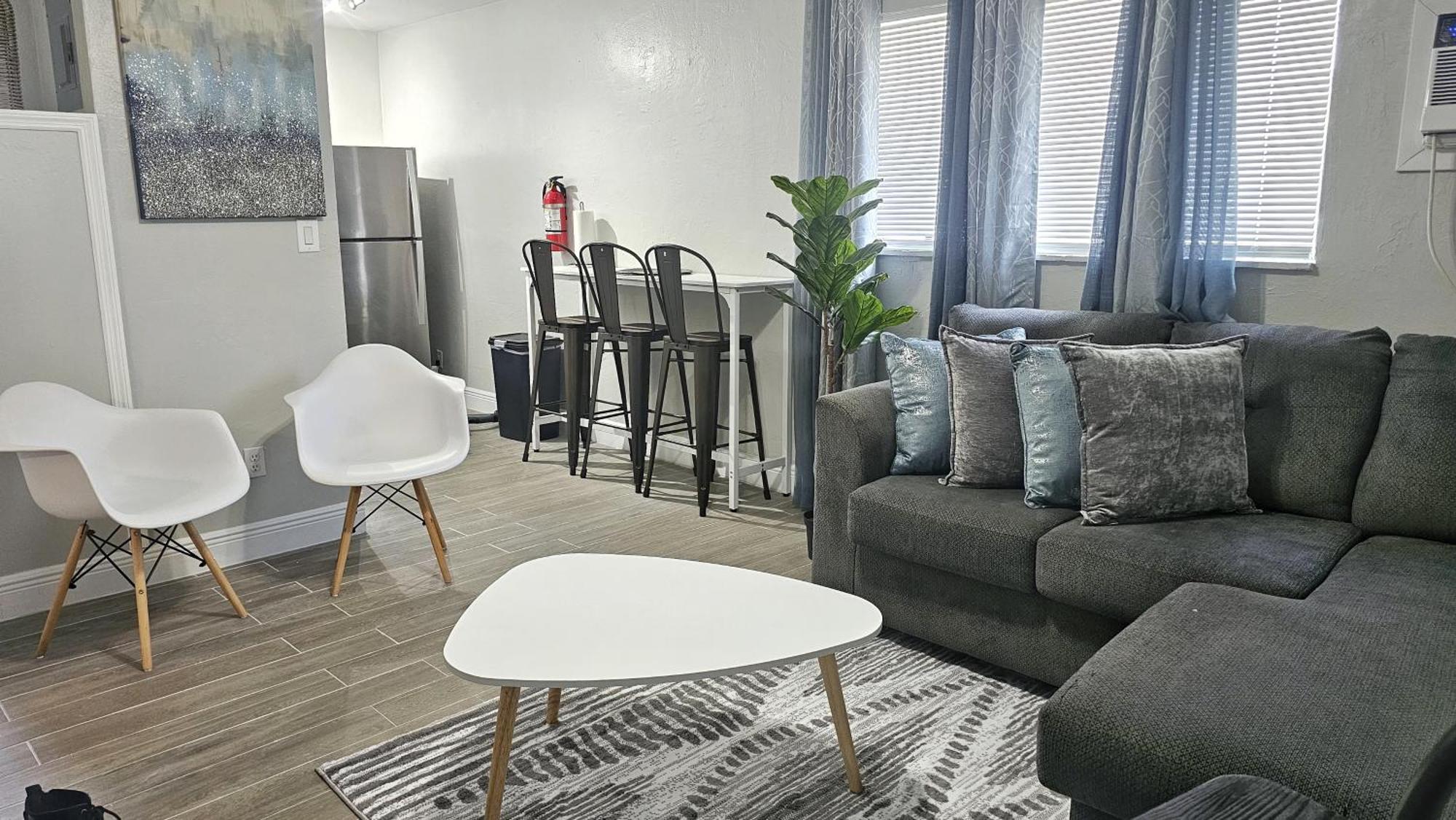 Big Tv Apartment 5 Miles From Hard Rock Casino Hollywood Bagian luar foto